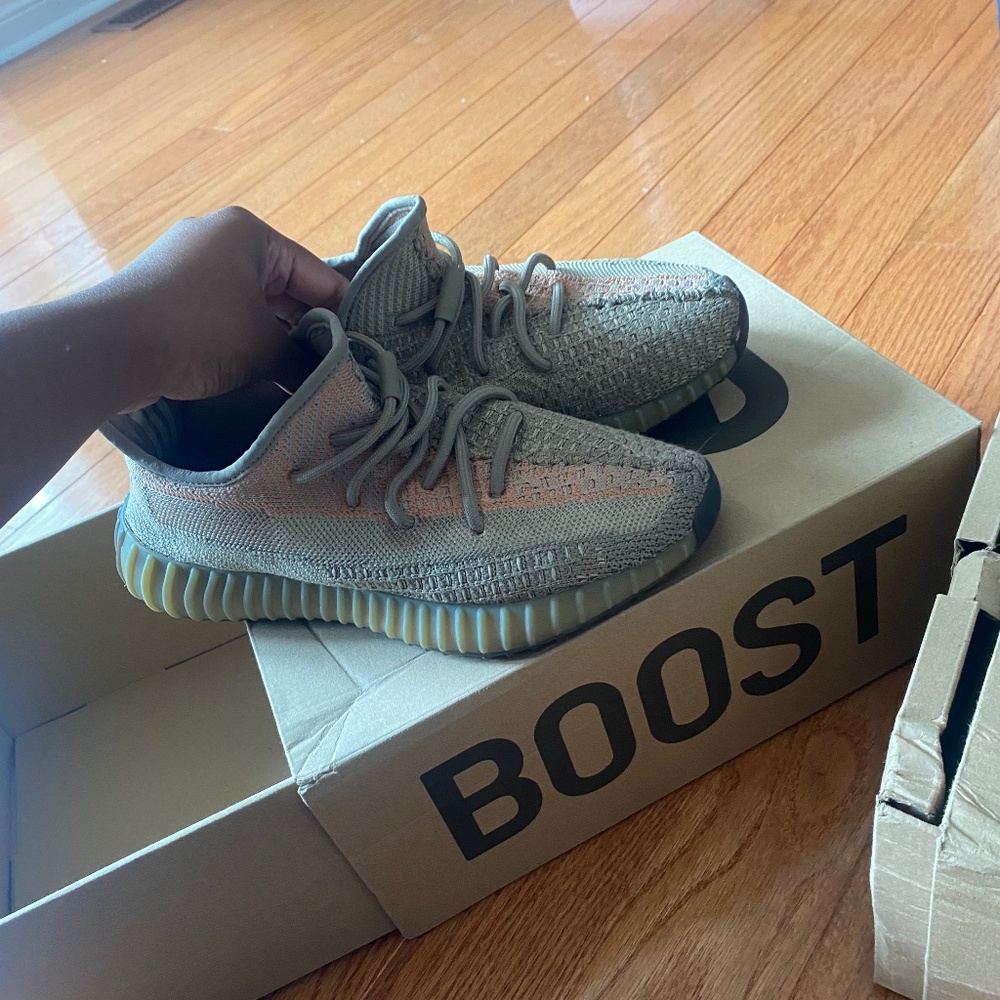 Yeezy 350 v2 sand taupe